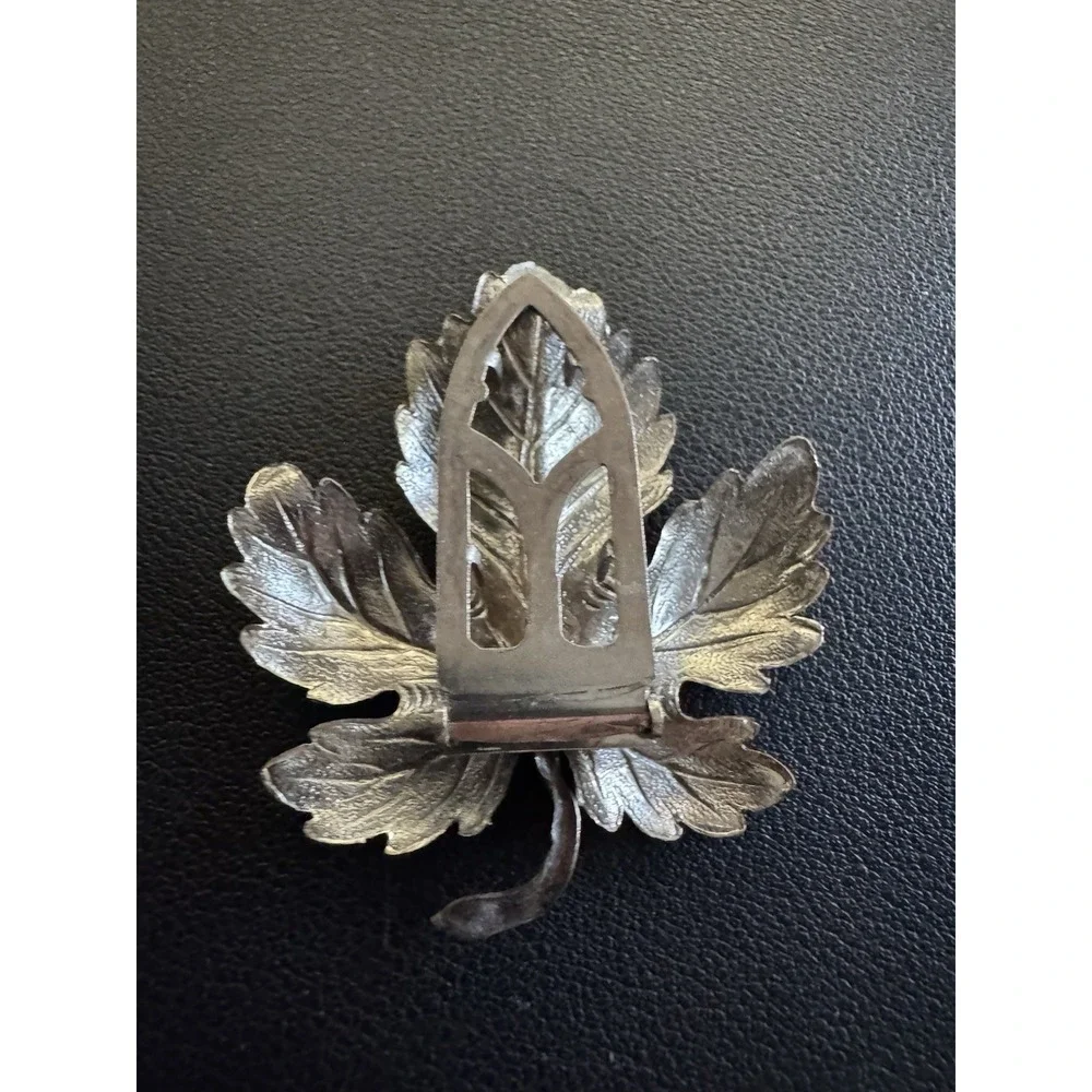 Vintage Silver Tone‎ Maple Leaf Scarf Clip